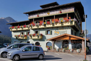 Hotel-Sport-Sappada-Dolomiti-Hotel-in-centro-a-Sappada-vicino-alle-piste-1-300x200