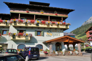 Hotel-Sport-Sappada-Dolomiti-Hotel-in-centro-a-Sappada-vicino-alle-piste-14-300x200