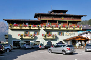 Hotel-Sport-Sappada-Dolomiti-Hotel-in-centro-a-Sappada-vicino-alle-piste-6-300x200